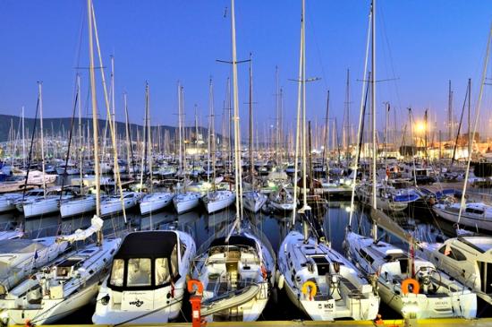 Milta Bodrum Marina'da Rıhtımda Bağlı Tekneler