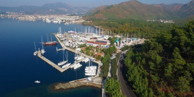Albatros Marina Uzaktan Görünüm