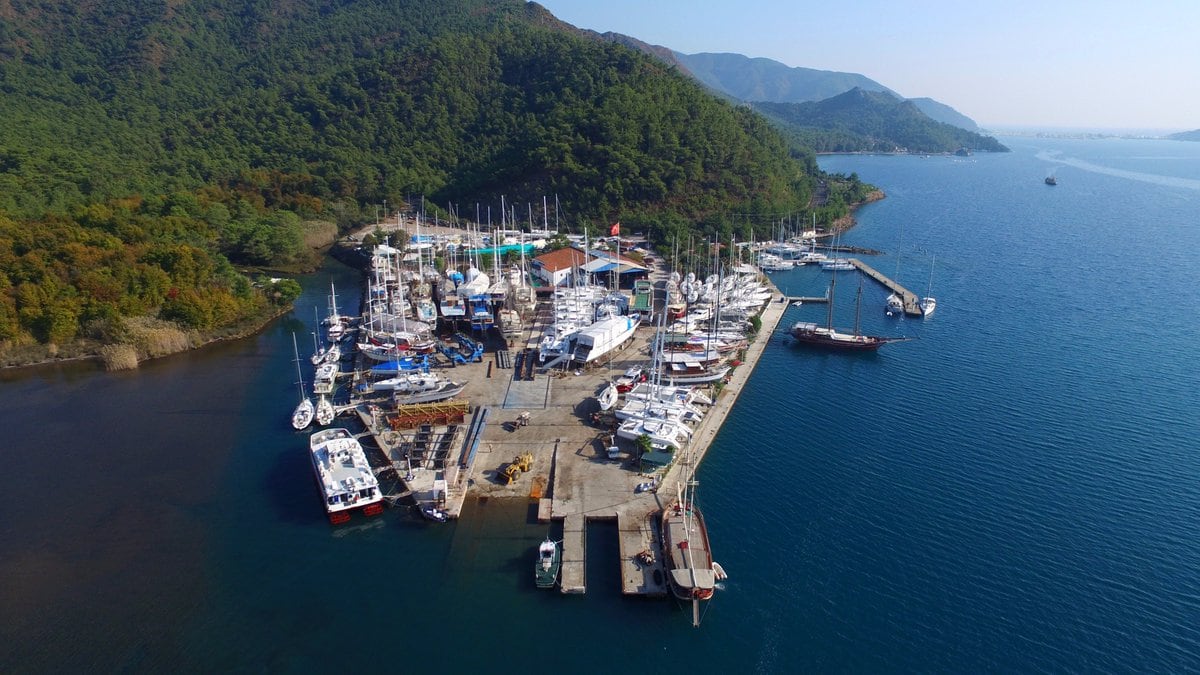 Albatros Marina Kara Park Alanı