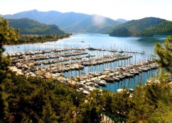 Martı Marina Uzaktan Görünüm